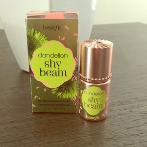 Benefit • dandelion shy beam